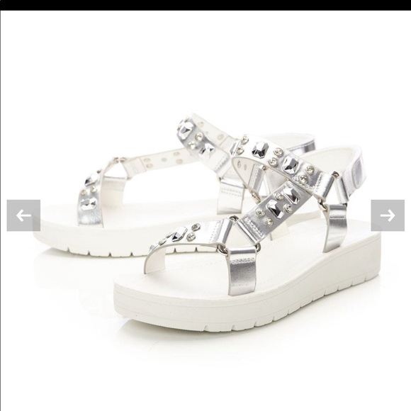 NWOT Moda In Pelle Silver Sandals 37 (US 6) - Picture 3 of 6